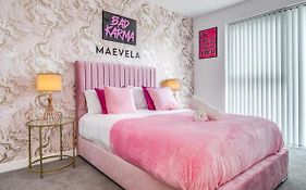 Maevela Apartments - Pink Luxury 1 Bed Apartment City Centre - 5 Min Walk From Bullring, Cube, Mailbox, New Street Station - Free Netflix & Wifi - No Parking