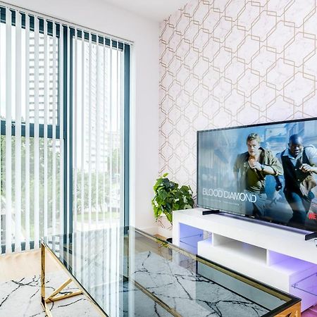 Maevela Apartments - Pink Luxury 1 Bed Apartment City Centre - 5 Min Walk From Bullring, Cube, Mailbox, New Street Station - Free Netflix & Wifi - No Parking Birmingham Exterior photo