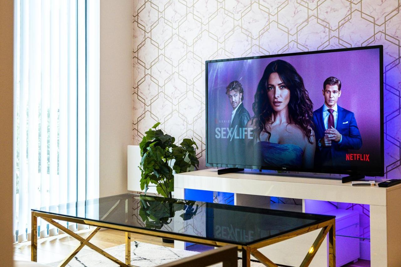 Maevela Apartments - Pink Luxury 1 Bed Apartment City Centre - 5 Min Walk From Bullring, Cube, Mailbox, New Street Station - Free Netflix & Wifi - No Parking Birmingham Exterior photo