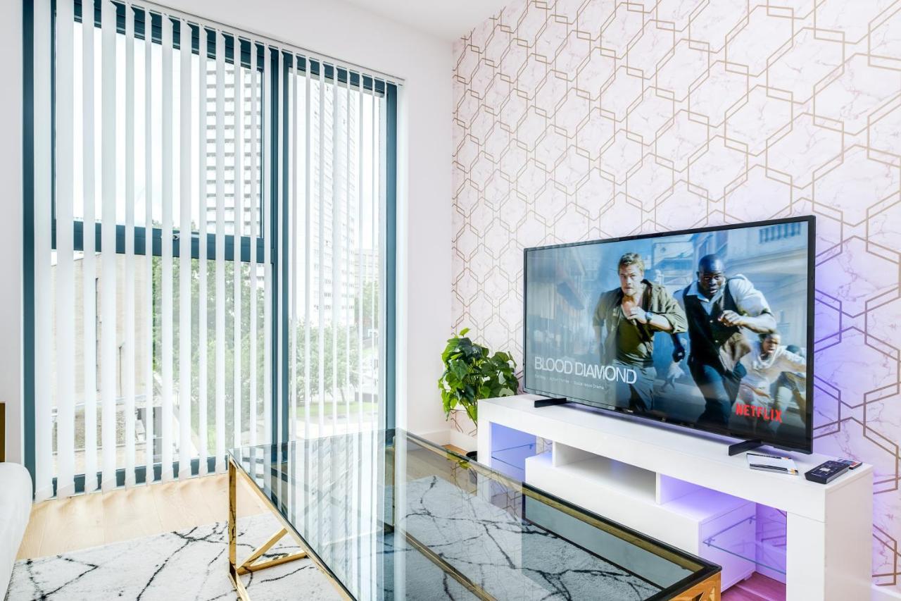 Maevela Apartments - Pink Luxury 1 Bed Apartment City Centre - 5 Min Walk From Bullring, Cube, Mailbox, New Street Station - Free Netflix & Wifi - No Parking Birmingham Exterior photo