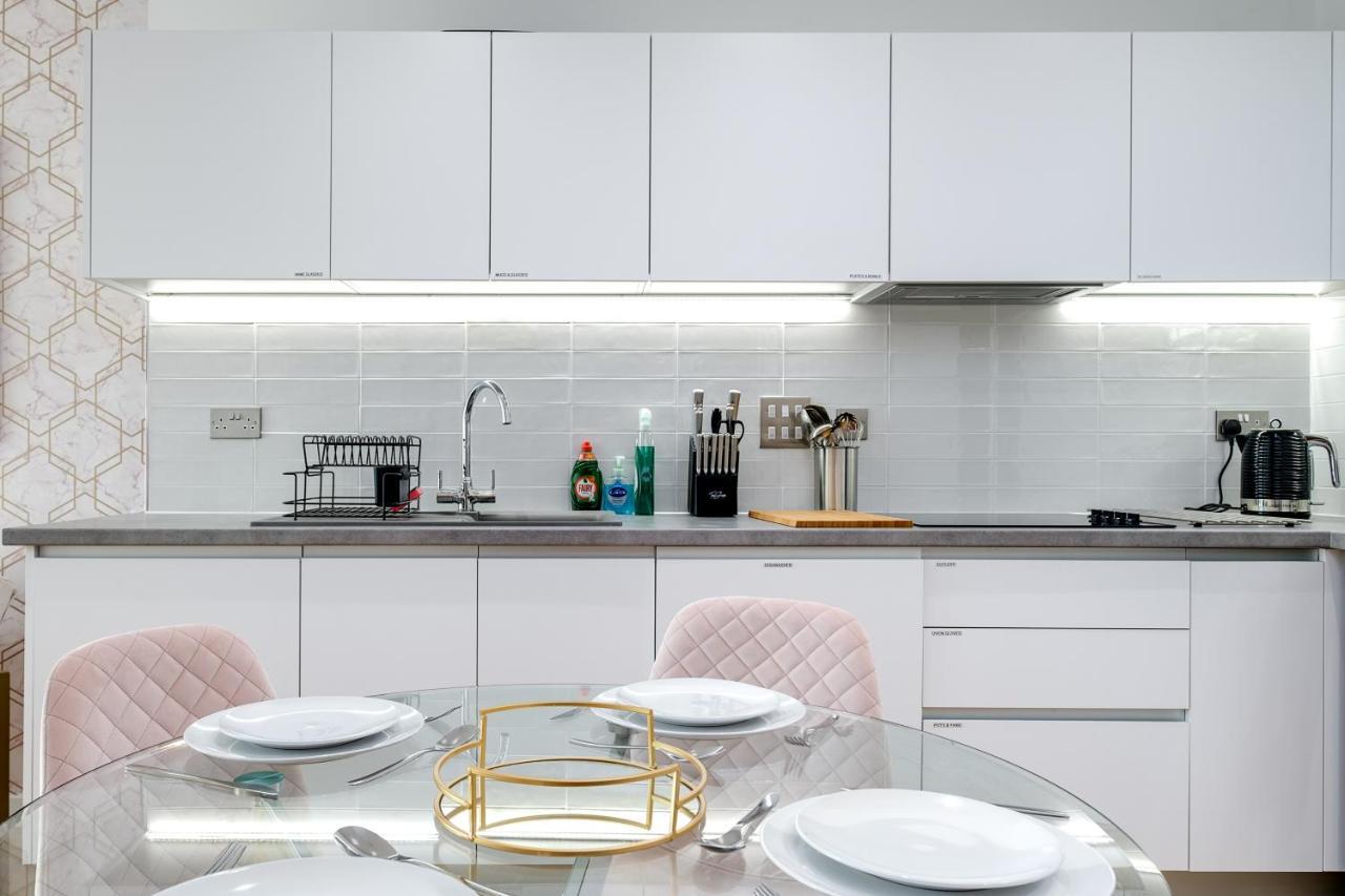 Maevela Apartments - Pink Luxury 1 Bed Apartment City Centre - 5 Min Walk From Bullring, Cube, Mailbox, New Street Station - Free Netflix & Wifi - No Parking Birmingham Exterior photo
