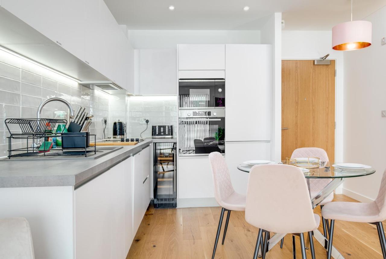 Maevela Apartments - Pink Luxury 1 Bed Apartment City Centre - 5 Min Walk From Bullring, Cube, Mailbox, New Street Station - Free Netflix & Wifi - No Parking Birmingham Exterior photo